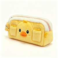 Tempat pensil boneka bebek kuning custom, tempat pensil bebek lucu dan lembut dengan gantungan, tas pena bebek berbulu kapasitas besar untuk anak perempuan