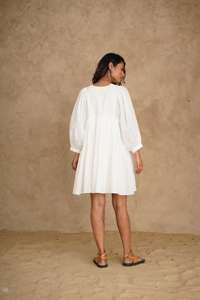 Mini blanc coton manches bouffantes longue robe casual Vintage manches longues bouffantes col en v casual Mini robe blanche pour les femmes personnalisé été - Product Image 2