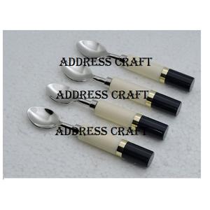 Ensemble de couverts en acier inoxydable de style luxe avec poignée en résine pour décor de table de fête d'anniversaire de mariage - Product Image 1