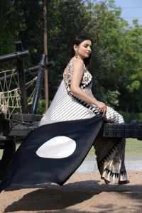 Saree en satin de soie traditionnel indien exclusif Sari imprimé numérique élégant pour mariage de mariée pour les fêtes d'été d'hiver de Boutique - Product Image 3