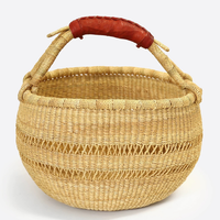 Panier de luxe rond en jonc de mer tressé à la main de Bolga, Ghana, pour rangement écologique, pique-nique et essentiels du marché