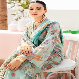 Robe panjabi pakistanaise brodée de pelouse trois pièces pour femmes Designers Ramsha Vol RANGREZ Collection de vêtements indiens et pakistanais - Product Image 4