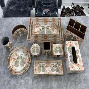 Ensemble de 12 plateaux de service en bois et résine modernes pour la salle à manger, la vaisselle, les boissons et la décoration intérieure du salon - Product Image 1