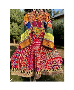 Vestidos Kuchi étnicos vintage de Afganistán/Pakistán Ropa de fiesta tradicional con colores vibrantes y decoración de encaje - Product Image 1