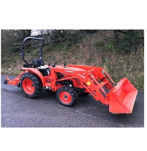 Tracteur agricole compact 4x4 diesel robuste Kubota L1361 avec chargeur frontal pour l'agriculture, l'aménagement paysager et les travaux utilitaires - Product Image 6