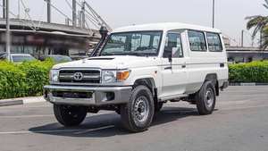 Toyota Land Cruiser LC76 Serie 4.5L Hardtop Manual, Usado en Excelentes Condiciones - Product Image 6