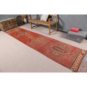 Tapis vintage 2,8x11,9 pieds (84x363 cm), tapis turc à pois rouges - Product Image 1