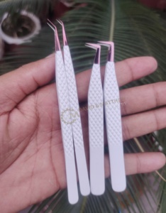 แหนบขนตาสแตนเลสสีครีมอุปกรณ์เสริมความงามพร้อมปลายเส้นใยแบบใหม่สำหรับการต่อขนตาโลโก้ที่กำหนดเอง - Product Image 3
