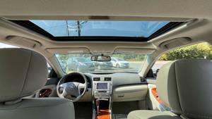 โตโยต้า แคมรี่ ไฮบริด ปี 2011 รถเก๋งมือสอง สภาพใช้งานได้ เครื่องยนต์เทอร์โบ 4 ลิตร ขนาดยาง R16 เกียร์อัตโนมัติ/ธรรมดา เบาะหนัง สีเข้ม ใช้เชื้อเพลิงเบนซิน - Product Image 4