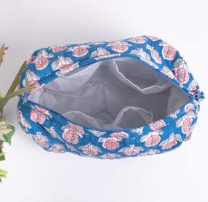 Sac de toilette cosmétique en coton matelassé floral portable pour femme, très vendu, grande capacité, pour les voyages et le travail - Product Image 4