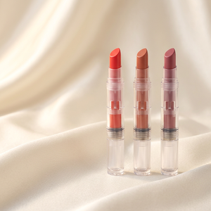 Baume à lèvres hydratant Bery Coral haute brillance, coordonné en couleur, avec capuchon automatique et effet repulpant pour une utilisation à une main - Product Image 1