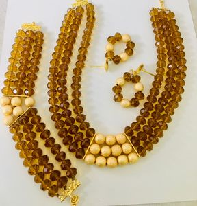 El conjunto de joyería de moda de Dubái Vintage chapado en oro de 24K incluye broches de collar Material de cobre Detalle de diamante hecho en Alemania - Product Image 3