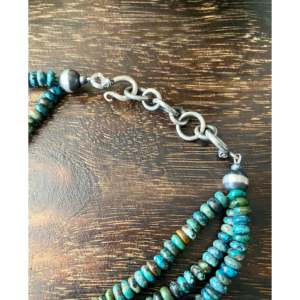 Collier multi-brins de style Navajo, design superposé, multi-turquoises, argent sterling, perles, authentique et authentifié - Product Image 6