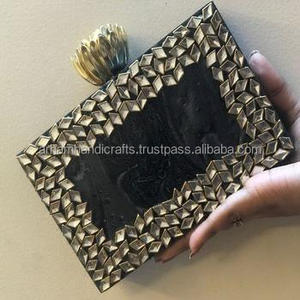 Pochette de luxe en résine faite à la main pour femmes filles sac de soirée avec embellissement pour les fêtes de mariage disponible au prix de gros - Product Image 1