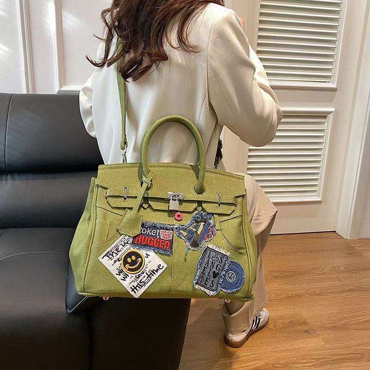 สีเขียว