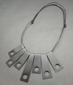 Vente en gros nouveauté, pendentif en métal de haute qualité, mode élégante, colliers colorés pour femmes, collier pour fiançailles, mariage - Product Image 1