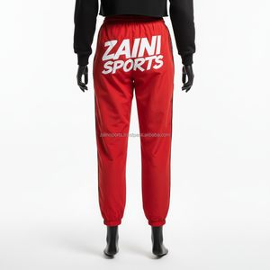 Pantalones Cortavientos para Mujer, Tela de Nailon Premium GSM, Color Rojo, Paneles Laterales con Cinta Reflectante, con Logotipo Personalizado por Transferencia Térmica - Product Image 2