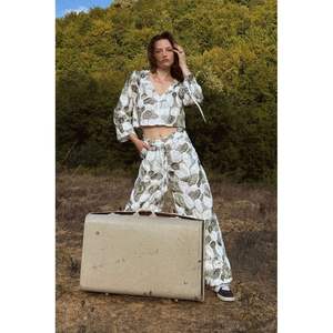 Blusa de Manga Larga con Estampado y Cuello en V para Mujer, Topshow, Camisa de Moda al por Mayor - Product Image 1