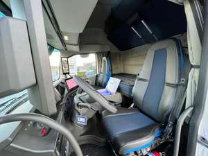 Camion Volvo FH 460 d'occasion 2025, moteur diesel 460 ch, 6 cylindres, Euro 6, configuration 4x2, 2 essieux, transmission automatique, conduite à gauche - Product Image 2