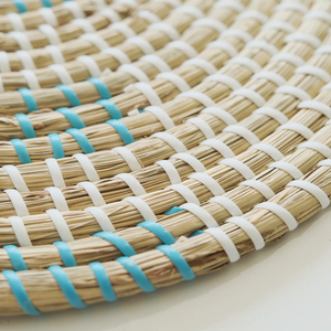 แผ่นรองจานหญ้าทะเลทรงกลมที่มีรูปทรงที่น่าสนใจผลิตภัณฑ์ที่เป็นมิตรต่อสิ่งแวดล้อมทำจากแผ่นรองจานของตกแต่งโต๊ะในเวียดนามขายส่ง - Product Image 2