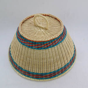 Cubierta Cónica para Alimentos Tejida a Mano con Asa - Cesta de Pan Decorativa de Ratán/Mimbre y Cúpula para Servir al Aire Libre - Product Image 3