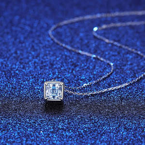 Pendentif et boucles d'oreilles en moissanite argentée taille Asscher 1 carat, éclat intemporel, D VVS1 avec certificat GRA pour fiançailles - Product Image 5