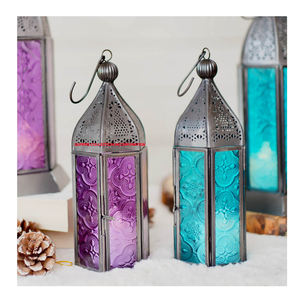 Linterna con acabado en polvo decorado con metal negro marroquí para decoraciones navideñas o de Ramadán - Product Image 1