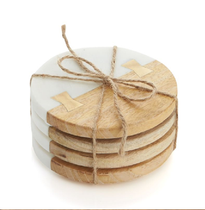 Sous-verres uniques en fusion de marbre et de bois avec une jointure en laiton en forme de nœud papillon. Article disponible à prix de gros. - Product Image 1