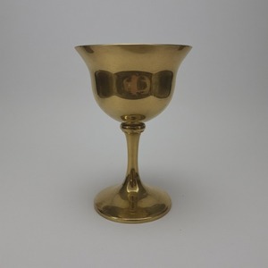 Copa de vino de iglesia de latón antiguo Premium con patrones florales tallados, hechos a mano detalles artesanales, diseñados para ceremonias sagradas - Product Image 6