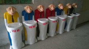 Poubelle en fibre de verre en forme de singe à structure debout de concepteur indien 2025 Poubelle et poubelle d'extérieur - Product Image 5