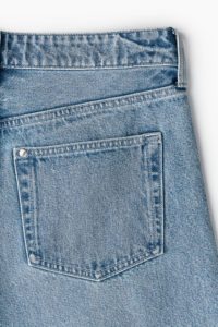 2025 nuevo último diseño de moda pantalones de mezclilla azul claro para mujer Soft Shell cómodo Extra curvo frente plano para invierno - Product Image 3