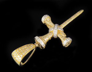 Bijoux personnalisés en moissanite ronde hip hop cloutée en argent 925 avec pendentif croix entièrement glacé pour hommes - Product Image 4