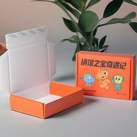 Grande boîte d'expédition en carton ondulé personnalisée de forme carrée en carton dur portable et étanche pour le commerce électronique pour l'emballage de chaussettes