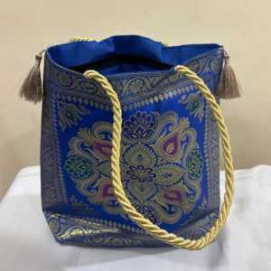 Bolso Tote Azul Rey con Medallón Banarasi para Mujer, Cierre Abierto, Forro de Poliéster Moderno con Decoración Floral - Product Image 4