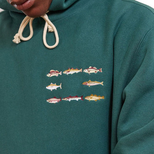 เสื้อมีฮู้ดแบบสวมหัวผ้าฟลีซหนาสีเขียวป่าสำหรับผู้ชายปักโลโก้และดีไซน์ - Product Image 2
