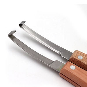 Cuchillo ergonómico para pezuña de acero inoxidable con mango de madera dura para un recorte preciso de pezuña de herrador - Product Image 1