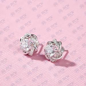 Paire classique en argent sterling 925 de boucles d'oreilles en diamant de conception florale coupe ronde pour les femmes - Product Image 3