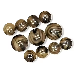 Boutons vierges en corne de buffle naturelle Corne de buffle par Crescent Crafts - Product Image 1