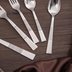 Juego de Cubiertos de Acero Inoxidable Ecológico con Acabado de Lujo para el Hogar y Regalos |   Cubiertos Elegantes para Fiestas - Product Image 1
