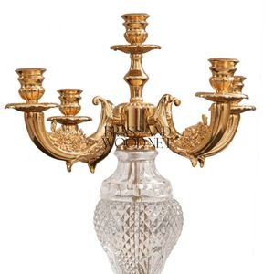 Portavelas de latón antiguo de lujo con detalles artísticos grabados para una decoración clásica del hogar y elegantes ocasiones festivas - Product Image 3