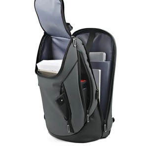 Sac à dos pliable de voyage pour homme Bandes réfléchissantes légères en nylon résistant à l'eau Port USB Marque écologique personnalisée OEM - Product Image 6