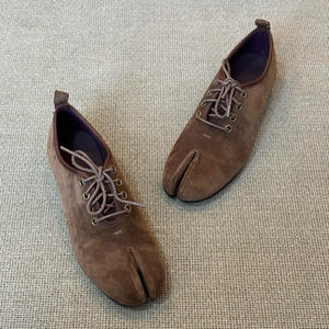 รองเท้าผ้าใบผู้หญิงแบบสวม ยืดหยุ่น ระบายอากาศได้ดี ใส่สบาย เหมาะสำหรับฤดูร้อน - Product Image 3