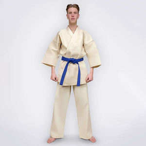 Uniforme de karaté d'arts martiaux avec tissu en coton de haute qualité et personnalisation dans les logos et étiquettes de marque - Product Image 5