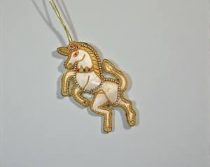 Adorno Decorativo Bordado a Mano con Cuentas y Tela de Seda con Forma de Caballo, para Decoración del Hogar, Fiestas y Bodas - Product Image 1