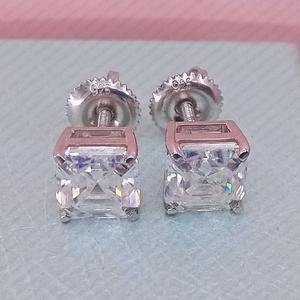 Pendientes de tuerca de oro rosa de 14 quilates con certificado GIA, corte Asscher de moissanita sólida con patrón de corona para fiesta o regalo - Product Image 1