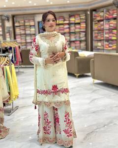 Trajes elegantes Vichitra de seda estilo Bollywood Sharara con bordado tradicional para fiestas de boda - Product Image 1