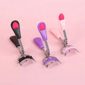 Recourbe-cils ultra-lisse créant des cils longs et recourbés avec des coussinets en silicone flexibles et une poignée antidérapante - Product Image 2