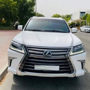 LX 570 2023 Usado, Sedán con Tracción en las Cuatro Ruedas, Neumáticos R18, Asientos de Cuero, Control de Crucero Adaptativo, Volante a la Izquierda, Blanco, Automático, Motor 4.5L, Panorámico - Product Image 1