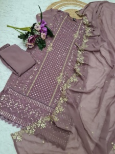 Costume pakistanais moderne racheté de créateur avec broderie élégante et détails de luxe pour mariages fêtes festives - Product Image 4