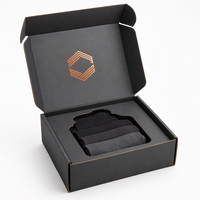 Boîte d'expédition en carton ondulé personnalisée avec insert logo en aluminium pour l'emballage de chemises pliées, sweats à capuche et chaussettes